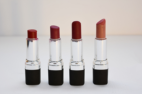 500-four-aligned-assorted-color-lipsticks-1625037.jpg